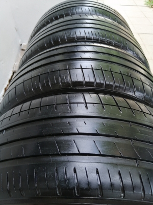 ยาง Michelin PS3 235 45 18 ปลายปี17 ดอกเต็ม ไม่มีปะ ใช้ยาว ราคาไม่แพง