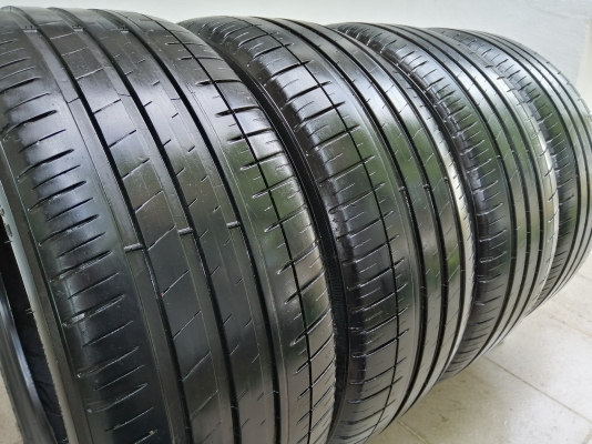 ยาง Michelin PS3 235 45 18 ปลายปี17 ดอกเต็ม ไม่มีปะ ใช้ยาว ราคาไม่แพง