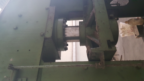 แท่นอัดไฮโดรลิคโคลงเหล็กหล่อเยอร์มัน 15kw.300t.