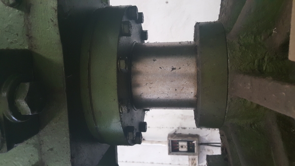 แท่นอัดไฮโดรลิคโคลงเหล็กหล่อเยอร์มัน 15kw.300t. แท่นอัดไฮโดรลิคโคลงเหล็กหล่อเยอร์มัน 15kw.300t.