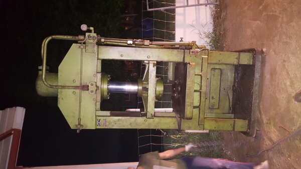 แท่นอัดไฮโดรลิคโคลงเหล็กหล่อเยอร์มัน 15kw.300t. แท่นอัดไฮโดรลิคโคลงเหล็กหล่อเยอร์มัน 15kw.300t.