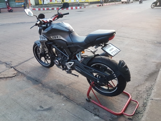 ขาย HONDA CB300F ปี2018 ชุดแต่งH2C ทั้งคันจากโรงงาน วิ่งน้อยไมล์4xxx ทะเบียนพร้อมโอน ราคา 89500 บาท 