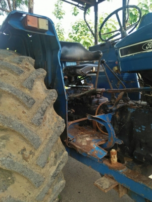 ขายรถไถ FORD รุ่น 77 รถพร้อมใช้ เอกสารเล่มทะเบียน