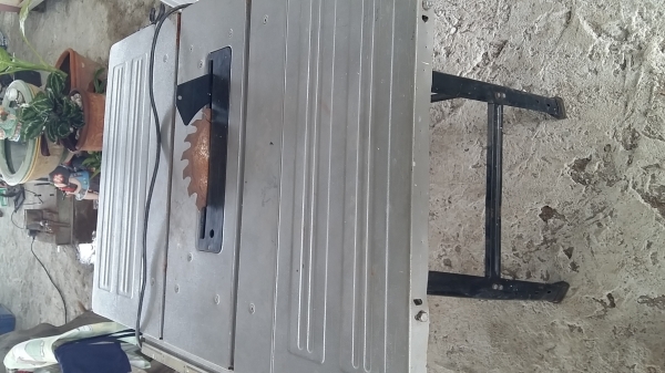 ขาย เลื่อยตัดไม้พร้อมแท่น สภาพดีใช้งานได้ปกติค่ะ