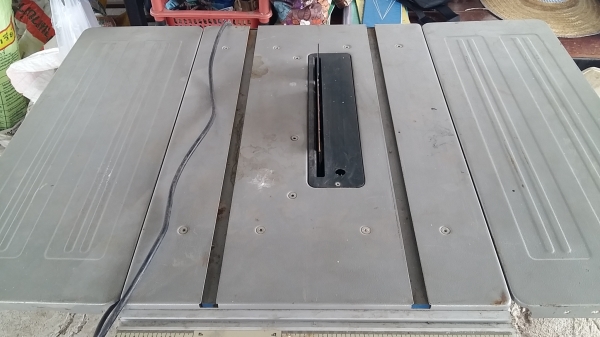 ขาย เลื่อยตัดไม้พร้อมแท่น สภาพดีใช้งานได้ปกติค่ะ ขาย เลื่อยตัดไม้พร้อมแท่น สภาพดีใช้งานได้ปกติค่ะ