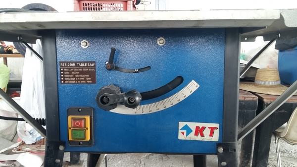 ขาย เลื่อยตัดไม้พร้อมแท่น สภาพดีใช้งานได้ปกติค่ะ ขาย เลื่อยตัดไม้พร้อมแท่น สภาพดีใช้งานได้ปกติค่ะ