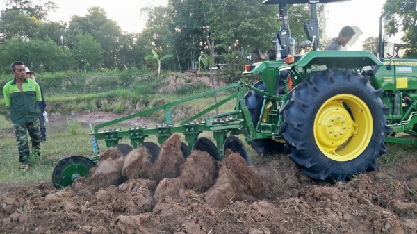 ขายผาน5กระทู้ไถกลบฟาง ผลิตตามสั่ง ไถนาแห้งได้ ไถเปียกได้ ไถกลบตอซังเด็ดมาก