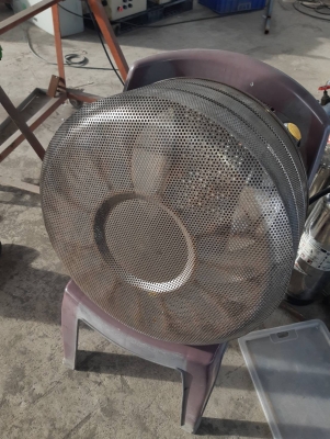 ตะกร้าสแตนเลส เส้นผ่านศูนย์กลาง 50 cm ปาก 40 cm ลึก 30 cm ราคาลูกละ 600 บาท ตะกร้าสแตนเลส เส้นผ่านศูนย์กลาง 50 cm ปาก 40 cm ลึก 30 cm ราคาลูกละ 600 บาท