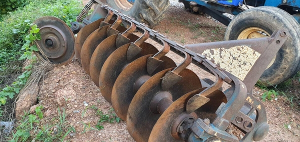 ขายรถไถ FORD 5000/77 พร้อมอุปกรณ์ 3ชิ้น ราคา 225,000 ดันหน้า +ผาน 7 +ผาน 3  ทะเบียนพร้อมโอน สอบถามได้ครับ #สามย่านแทรคเตอร์ อ.แกลง ระยอง โทร/ไลน์ 0897489639 ,0899347475