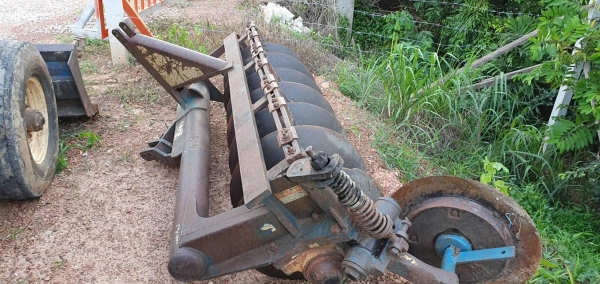 ขายรถไถ FORD 5000/77 พร้อมอุปกรณ์ 3ชิ้น ราคา 225,000 ดันหน้า +ผาน 7 +ผาน 3  ทะเบียนพร้อมโอน สอบถามได้ครับ #สามย่านแทรคเตอร์ อ.แกลง ระยอง โทร/ไลน์ 0897489639 ,0899347475