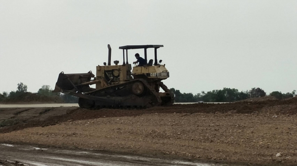 ขายแทรกเตอร์D5H สภาพสวยพร้อมใช้ ราคา400,000บาท ติดต่อคุณอ๊อฟ พิจิตร 086-737-9991 ขายแทรกเตอร์D5H สภาพสวยพร้อมใช้ ราคา400,000บาท ติดต่อคุณอ๊อฟ พิจิตร 086-737-9991