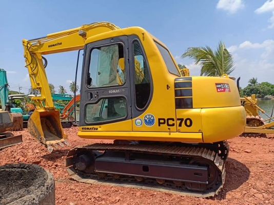 ขายจ้า..KOMATSU PC70-7 เก่านอกแท้  สภาพสวย เครื่องปั๊มดี  7,xxxชั่วโมง มีลายแย๊ก พร้อมใช้ โทร 089-3818694 จ๊อย