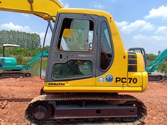 ขายจ้า..KOMATSU PC70-7 เก่านอกแท้  สภาพสวย เครื่องปั๊มดี  7,xxxชั่วโมง มีลายแย๊ก พร้อมใช้ โทร 089-3818694 จ๊อย