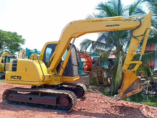 ขายจ้า..KOMATSU PC70-7 เก่านอกแท้  สภาพสวย เครื่องปั๊มดี  7,xxxชั่วโมง มีลายแย๊ก พร้อมใช้ โทร 089-3818694 จ๊อย