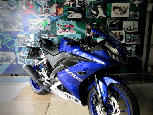r15 155 สีน้ำเงิน ตัวใหม่ 4 วาวล์แปรผัน โช้คหน้าหัวกลับ 59900
