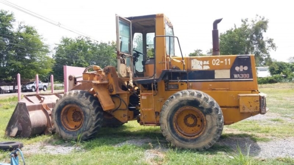 ขาย 535,000 KOMATSU wa 300-1 เครื่องดี เกียร์แรง เอวแน่น ยางดี รถพร้อมใช้งาน เอกสารแจ้งจำหน่าย รถอยู่ นครราชสีมา 092-595-6777 061-446-2662 ญิ๋งยุ