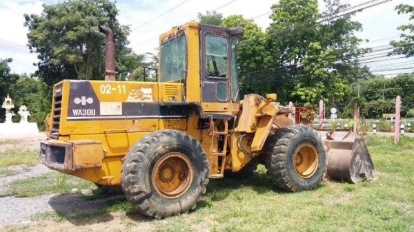 ขาย 535,000 KOMATSU wa 300-1 เครื่องดี เกียร์แรง เอวแน่น ยางดี รถพร้อมใช้งาน เอกสารแจ้งจำหน่าย รถอยู่ นครราชสีมา 092-595-6777 061-446-2662 ญิ๋งยุ