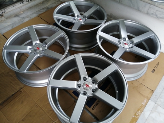 ล้อVossen CVT5 ขอบ20 สภาพสวย ไม่มีซ่อม ราคาไม่แพง