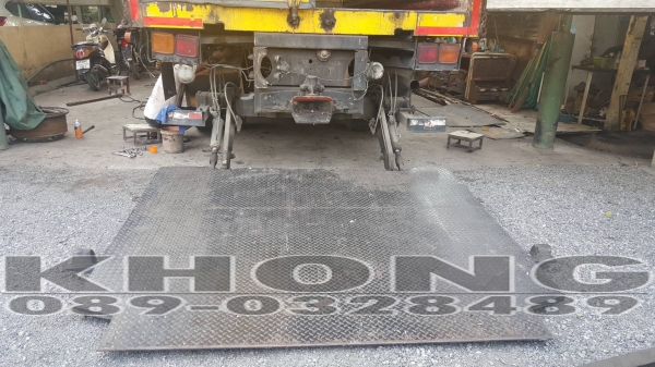 ขายด่วน ลิฟท์ท้าย ขึ้นของขนาด1500กิโล อุปกรณ์ครบพร้อมใช้งาน ขายเพียง 65000 บาท