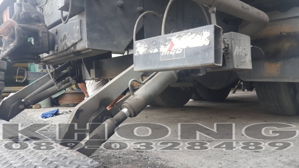 ขายด่วน ลิฟท์ท้าย ขึ้นของขนาด1500กิโล อุปกรณ์ครบพร้อมใช้งาน ขายเพียง 65000 บาท