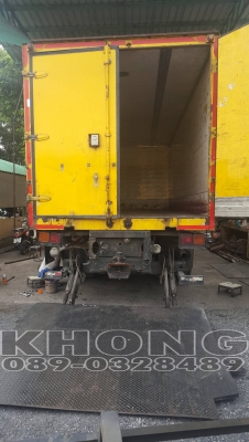 ขายด่วน ลิฟท์ท้าย ขึ้นของขนาด1500กิโล อุปกรณ์ครบพร้อมใช้งาน ขายเพียง 65000 บาท