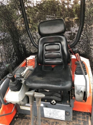 ขาย 365,000 KUBOTA. KX91-3S. 6,xxx ชัวโมง. เครื่องดี ปั้มแรง. โซ่ใหม่ 2 ข้าง ช่วงล่างเต็ม.  รถพร้อมใช้งาน. เอกสารเล่มทะเบียน สนใจ  ที่ นครปฐม 090-772-3710 090-772-3708