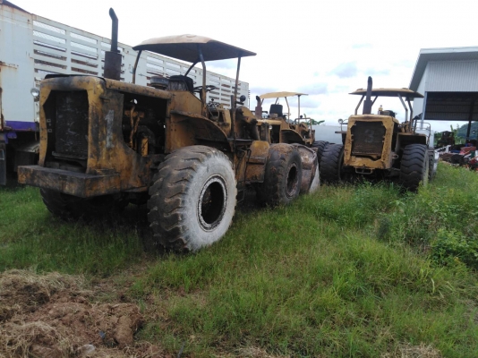 ขายรถตักล้อยาง 950 ดรัมเบรคมี 4 คันเครื่องติดทำงานได้ทุกถ้าเหมาหมดคันละ 180,000 ถ้าแยกคันละ 190,000