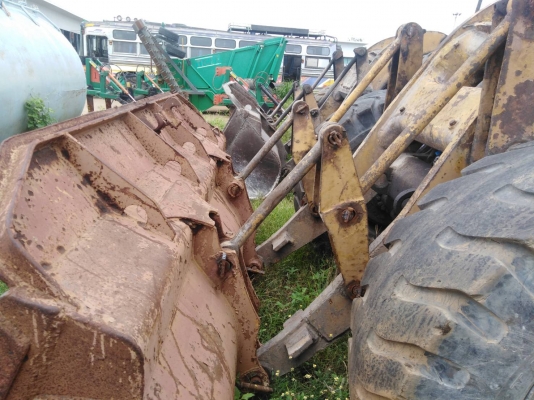 ขายรถตักล้อยาง 950 ดรัมเบรคมี 4 คันเครื่องติดทำงานได้ทุกถ้าเหมาหมดคันละ 180,000 ถ้าแยกคันละ 190,000