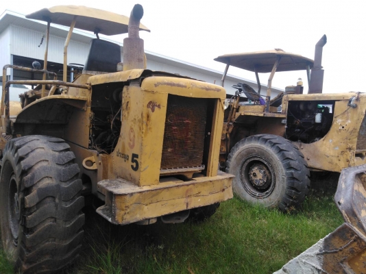 ขายรถตักล้อยาง 950 ดรัมเบรคมี 4 คันถ้เหมาหมดคันละ 180,000 ถ้าแยกคันละ 190,000