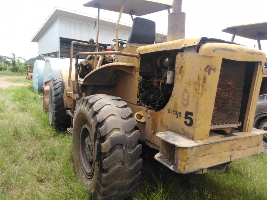 ขายรถตักล้อยาง 950 ดรัมเบรคมี 4 คันถ้เหมาหมดคันละ 180,000 ถ้าแยกคันละ 190,000