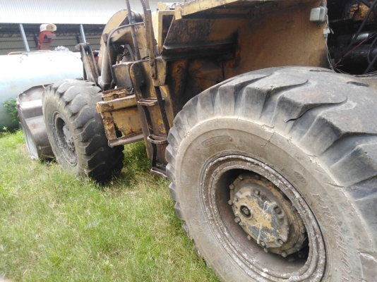 ขายรถตักล้อยาง 950 ดรัมเบรคมี 4 คันถ้เหมาหมดคันละ 180,000 ถ้าแยกคันละ 190,000