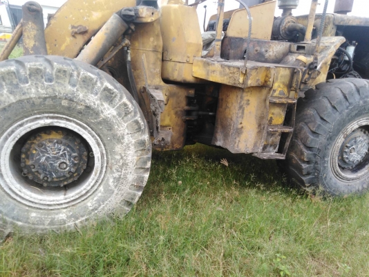 ขายรถตักล้อยาง 950 ดรัมเบรคมี 4 คันถ้เหมาหมดคันละ 180,000 ถ้าแยกคันละ 190,000