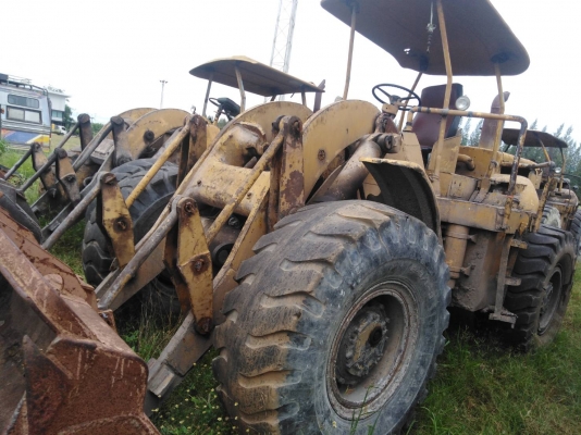 ขายรถตักล้อยาง 950 ดรัมเบรคมี 4 คันถ้เหมาหมดคันละ 180,000 ถ้าแยกคันละ 190,000