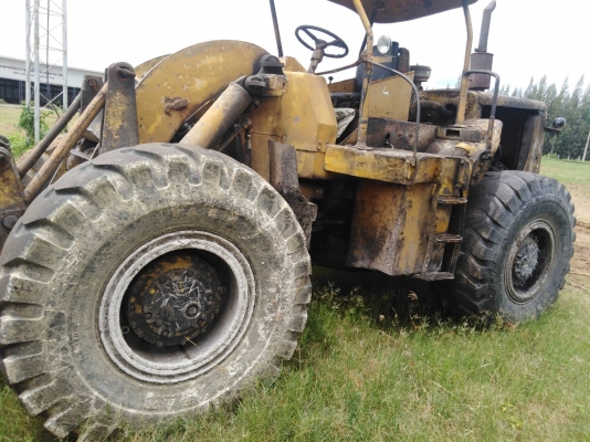 ขายรถตักล้อยาง 950 ดรัมเบรคมี 4 คันถ้เหมาหมดคันละ 180,000 ถ้าแยกคันละ 190,000