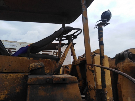 ขายรถตักล้อยาง 950 ดรัมเบรคมี 4 คันถ้เหมาหมดคันละ 180,000 ถ้าแยกคันละ 190,000