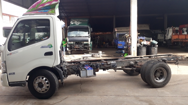 Hino Export 300 ปี 57 หัวลากคัสซี ช่วงล่าง F