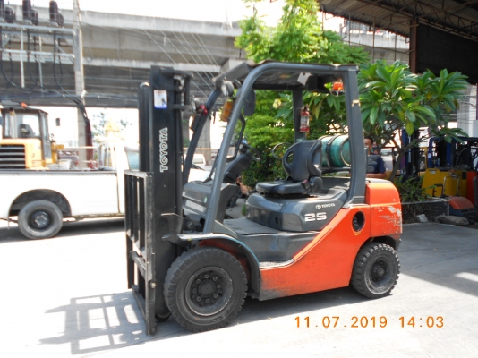 ขายรถฟอล์คลิฟท์มือสองถูกๆค่ะ TOYOTA 8FG25 เบนซิน/แก๊ส 2.5ตัน เสา3เมตร เกียร์ออโต้