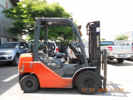 ขายรถฟอล์คลิฟท์มือสองถูกๆค่ะ TOYOTA 8FG25 เบนซิน/แก๊ส 2.5ตัน เสา3เมตร เกียร์ออโต้