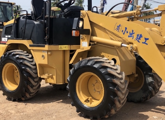 ขายรถตักล้อยาง CAT 902B ปี 2012 (6XX ชั่วโมง) นำเข้าเองจากญี่ปุ่น สภาพสวยพร้อมใช้ มีVDOการทำงานครับ