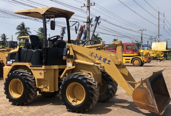ขายรถตักล้อยาง CAT 902B ปี 2012 (6XX ชั่วโมง) นำเข้าเองจากญี่ปุ่น สภาพสวยพร้อมใช้ มีVDOการทำงานครับ