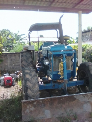 ขายรถไถ FORD 2 เพลา รุ่น 7610 รถพร้อมใช้ เอกสารเล่มทะเบียน