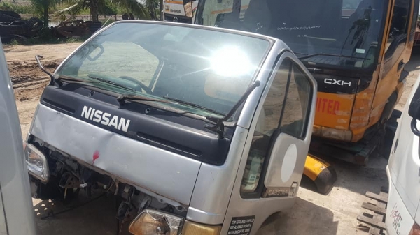 SALE*ขายถูกด่วนๆหัวเก๋ง รถบรรทุก 4ล้อใหญ่ ,6 ล้อเล็ก /CABIN NISSAN:CABSTAR สินค้าเก่านอก ขายตามสภพ