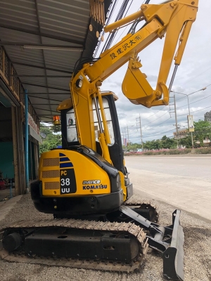 รถขุด KOMATSU PC38uu-2  รถเก่านอกสภาพสวย เครื่องปั้มดีเยี่ยม เอวแน่น ช่วงล่างเต็ม แทรกเหล็กใหม่ บุ้งกี๋ใหม่ พร้อมเช็คระบบ ทำสี  เก็บงานรั่วซึ่ม พร้อมใช้งาน เอกสารอินวอยครบ  (คอลโทนน้ำมัน)  ราคา330,000บาท  รถขุดดีมีคุณภาพต้อง #ร้านแสนเจริญแทรกเตอร์  สนใจติ