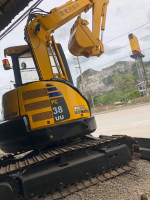 รถขุด KOMATSU PC38uu-2  รถเก่านอกสภาพสวย เครื่องปั้มดีเยี่ยม เอวแน่น ช่วงล่างเต็ม แทรกเหล็กใหม่ บุ้งกี๋ใหม่ พร้อมเช็คระบบ ทำสี  เก็บงานรั่วซึ่ม พร้อมใช้งาน เอกสารอินวอยครบ  (คอลโทนน้ำมัน)  ราคา330,000บาท  รถขุดดีมีคุณภาพต้อง #ร้านแสนเจริญแทรกเตอร์  สนใจติ