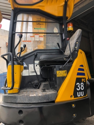 รถขุด KOMATSU PC38uu-2  รถเก่านอกสภาพสวย เครื่องปั้มดีเยี่ยม เอวแน่น ช่วงล่างเต็ม แทรกเหล็กใหม่ บุ้งกี๋ใหม่ พร้อมเช็คระบบ ทำสี  เก็บงานรั่วซึ่ม พร้อมใช้งาน เอกสารอินวอยครบ  (คอลโทนน้ำมัน)  ราคา330,000บาท  รถขุดดีมีคุณภาพต้อง #ร้านแสนเจริญแทรกเตอร์  สนใจติ