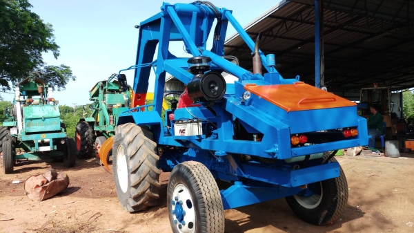 รถคีบไม้