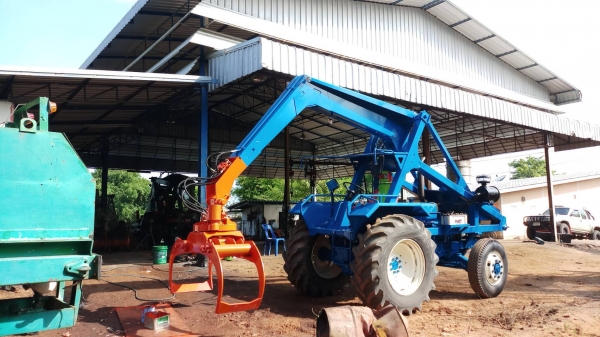 รถคีบไม้