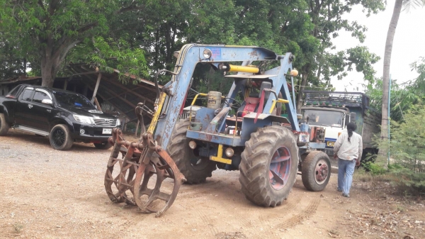 รถคีบอ้อย