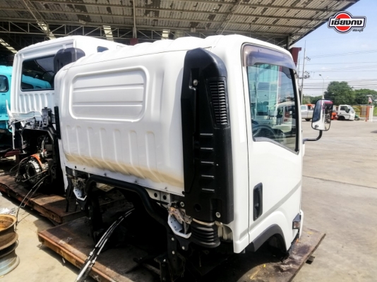 หัวเก๋ง  ISUZU NPR โรโบคอป 150 สีขาวสดใส