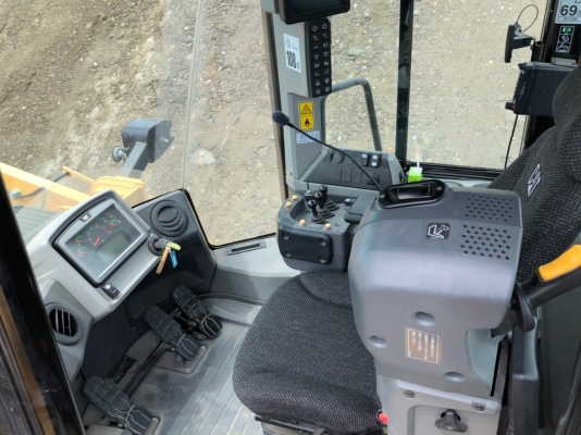 ขายรถตัก CATERPILLAR 966M สภาพพร้อมใช้ สนใจติดต่อ อำพล 090-9694506/ 080-3031241